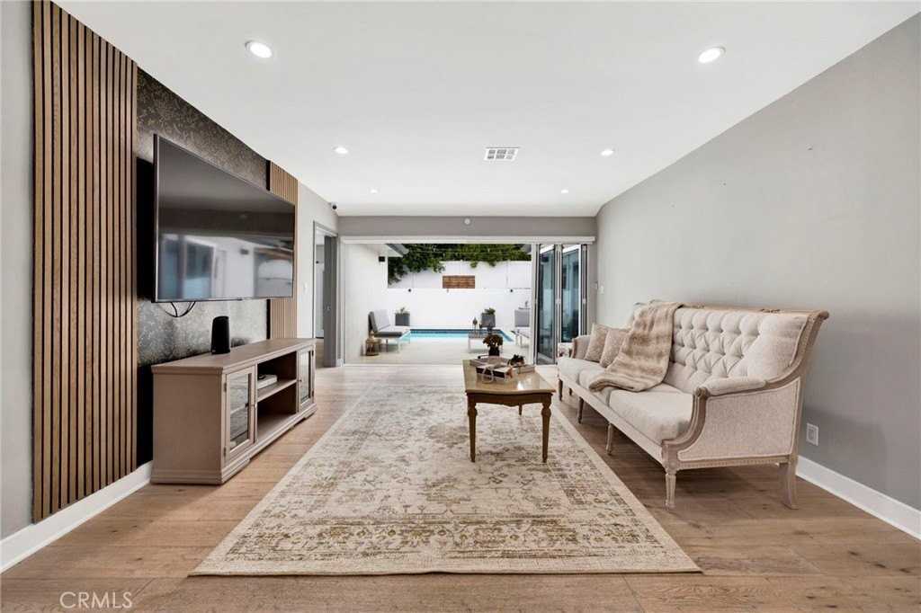 4912 Alonzo Ave - Photo 4 of 12