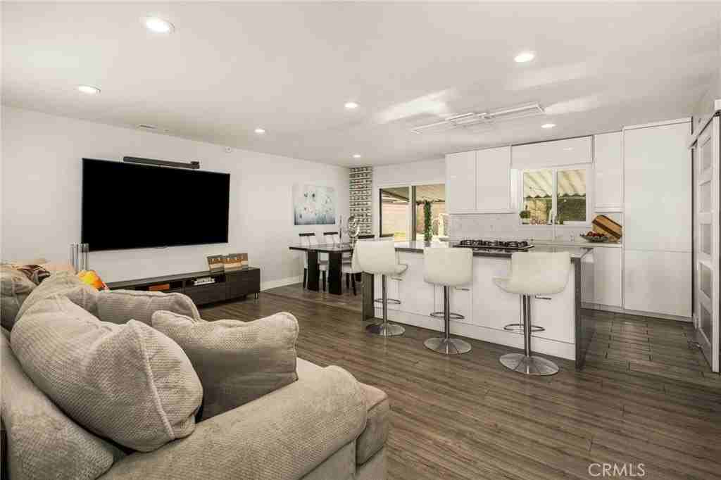 14716 Ramhurst Dr - Photo 3 of 20