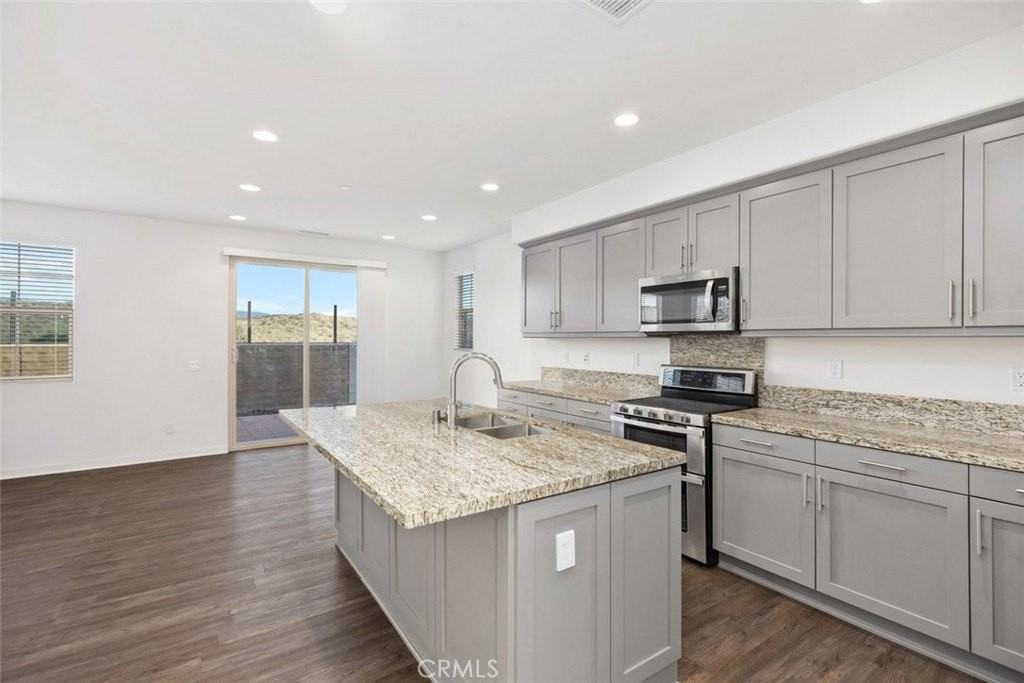 68 Fosco St - Photo 3 of 30