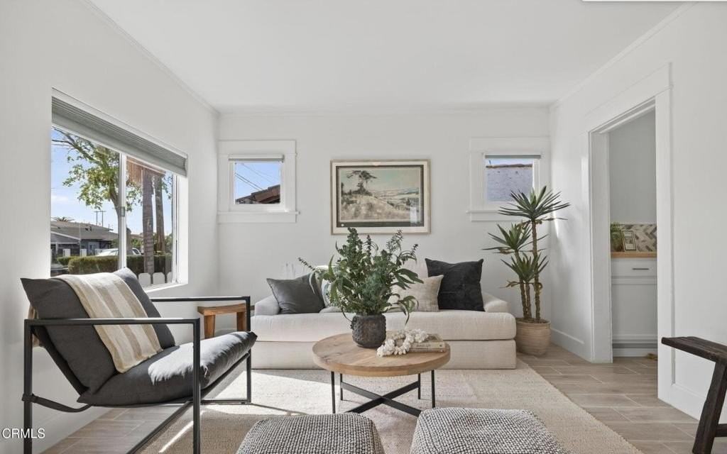 295 W Mission Ave - Photo 2 of 14