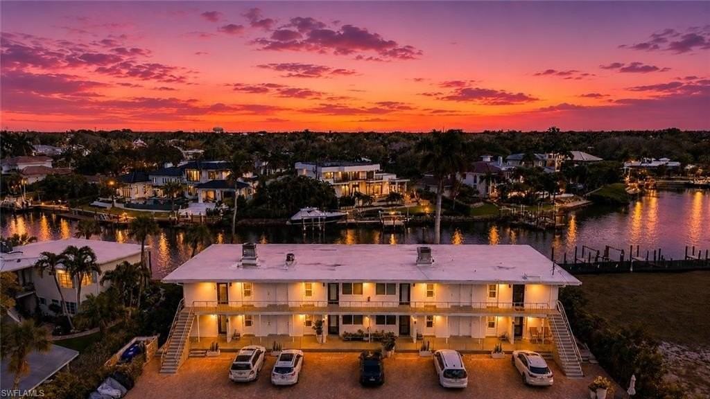 1550 Gulf Shore Blvd N #E6 - Photo 3 of 22