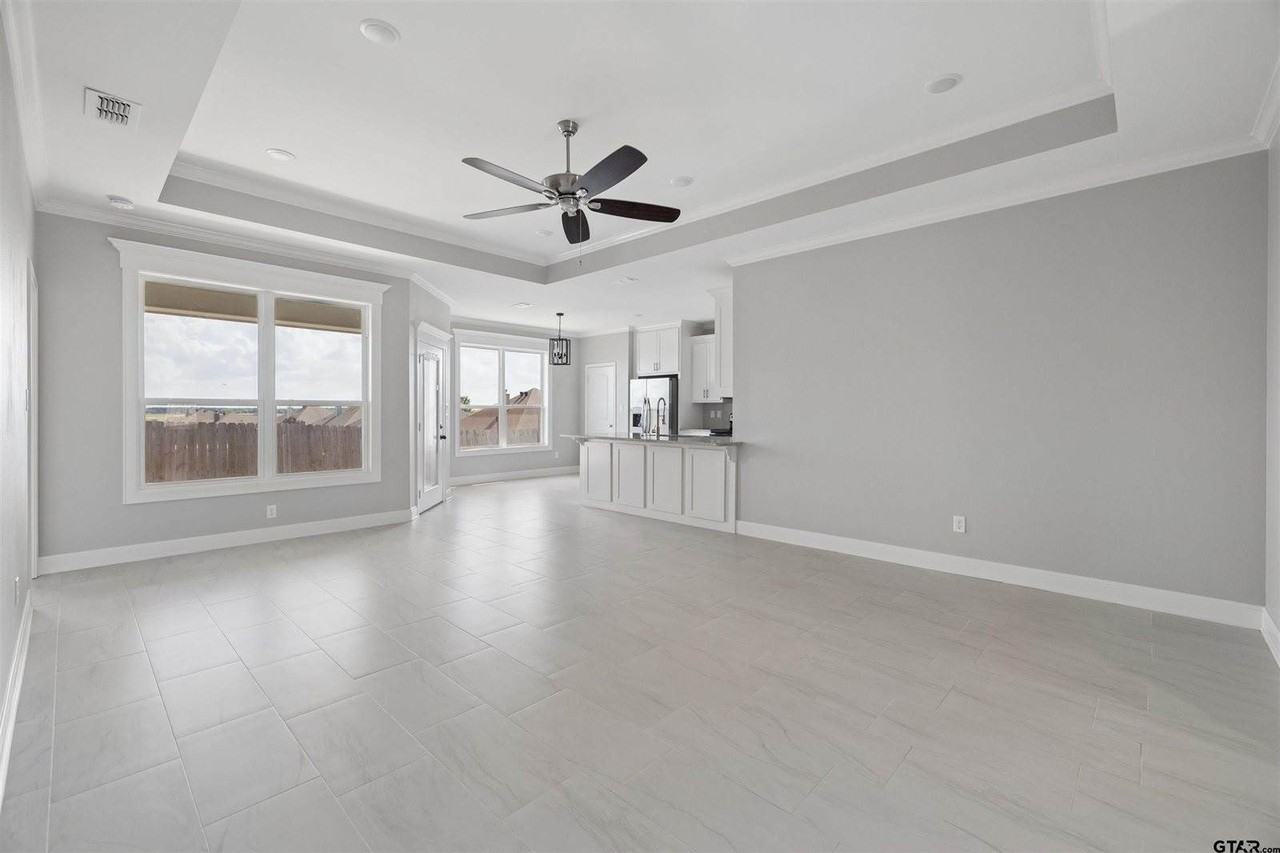 629 3rd St - Photo 2 of 18