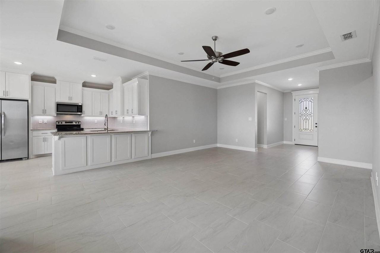 629 3rd St - Photo 3 of 18