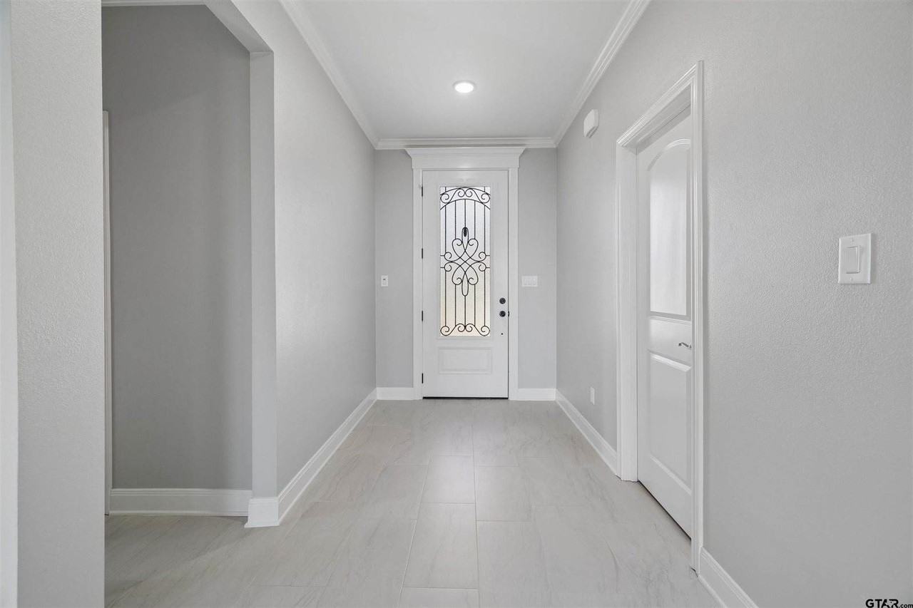 629 3rd St - Photo 7 of 18