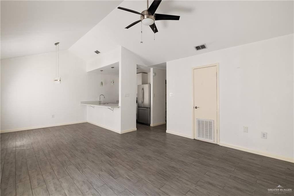 901 Galveston Ave #C - Photo 7 of 13