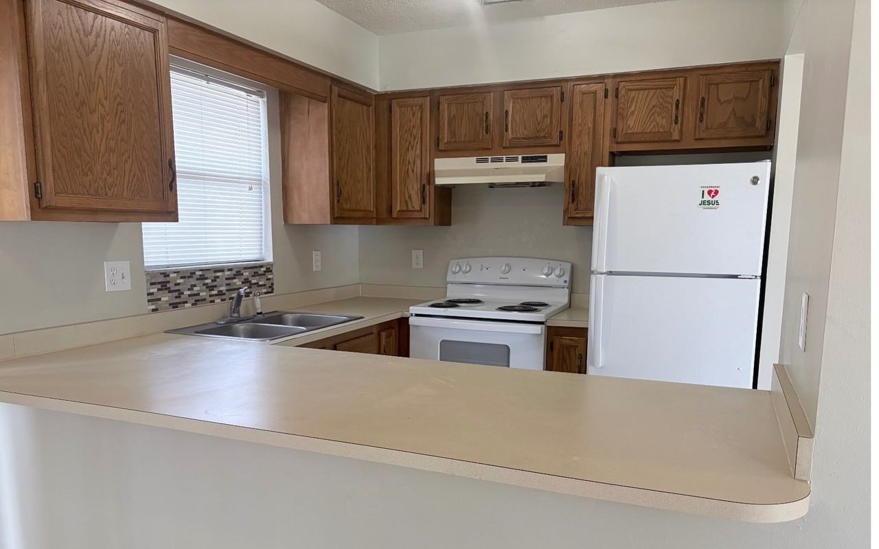 3839 3784 NW HUNTSBORO ST APR 101 - Photo 3 of 7