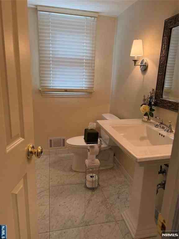 730 Floyd St - Photo 5 of 50
