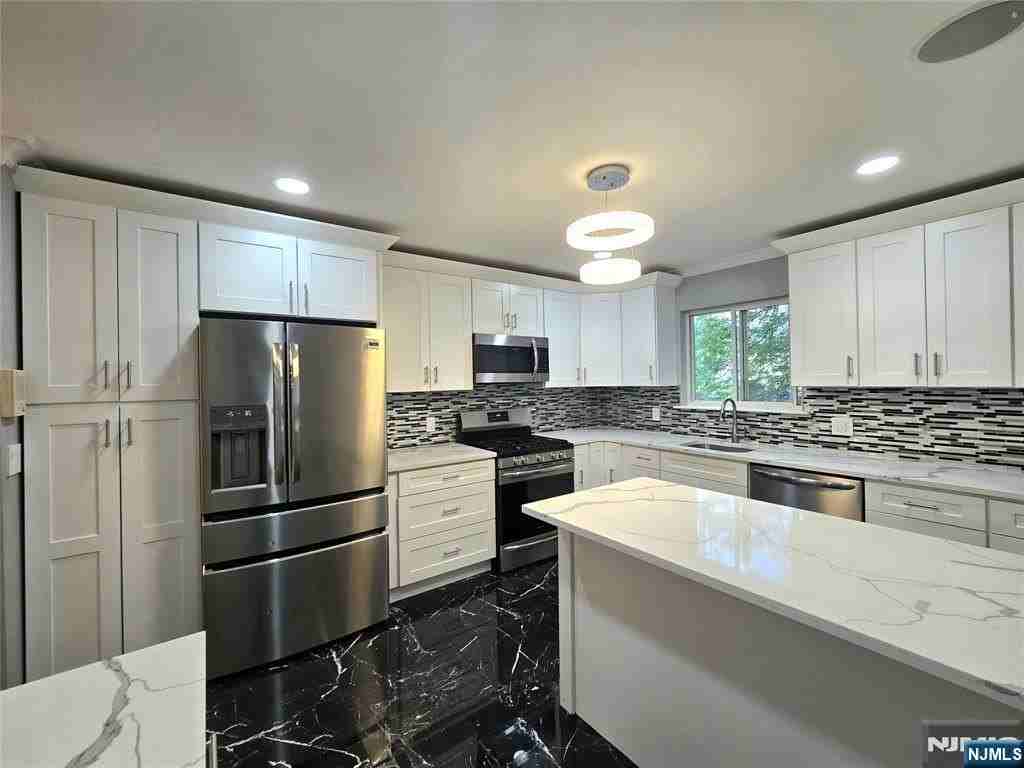 174 Palisade Ave #109 - Photo 7 of 25