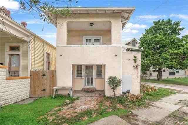 1826 Moss St #A - Photo 2 of 13