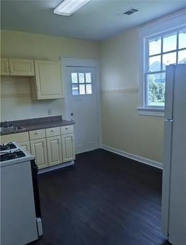 1235 Josephine St - Photo 7 of 11