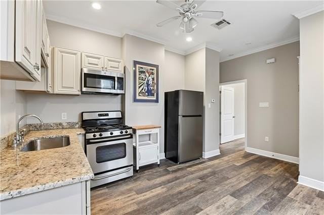 2321 Chartres St #B - Photo 4 of 7