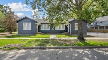 featured image of 210 S Oak St