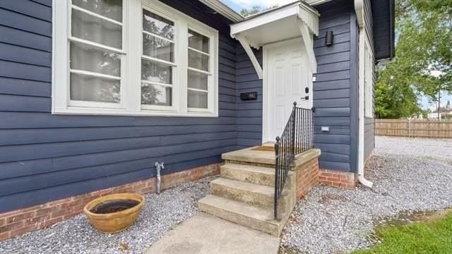 210 S Oak St - Photo 3 of 20