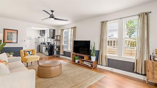 210 S Oak St - Photo 4 of 20