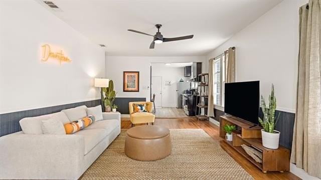 210 S Oak St - Photo 5 of 20