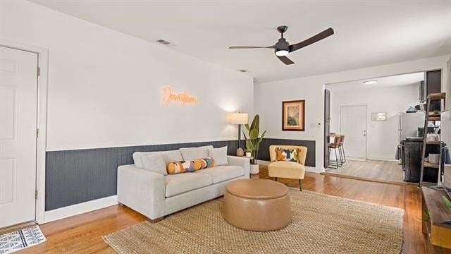 210 S Oak St - Photo 6 of 20