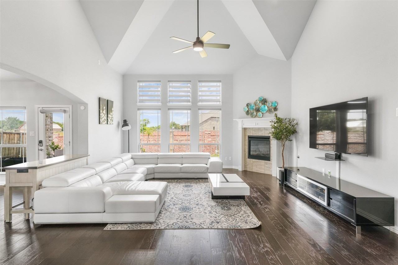 3217 Austin Bayou Trl - Photo 7 of 40