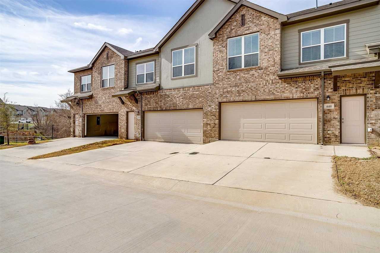 544 Lake Point Dr - Photo 3 of 36