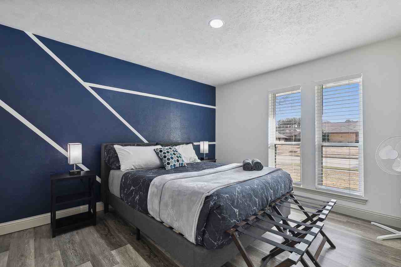 1813 Cross Bend Rd - Photo 7 of 30