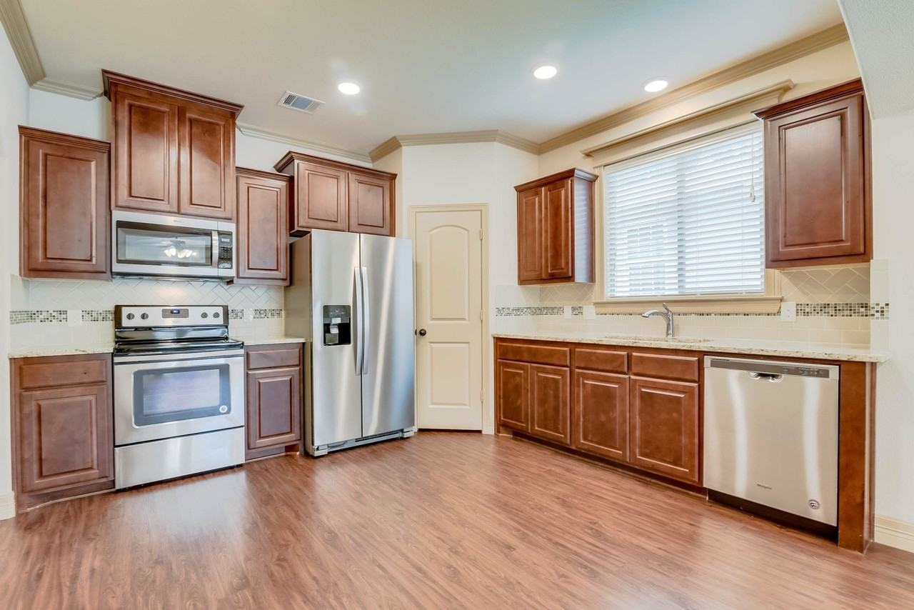 2724 Forest Park Blvd - Photo 4 of 6
