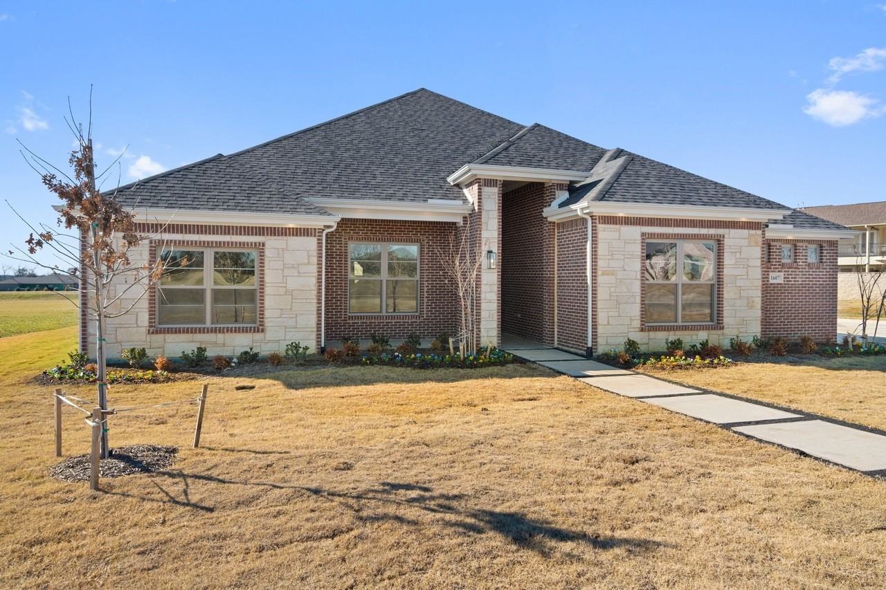 1607 Pebble Beach Ln - Photo 3 of 34