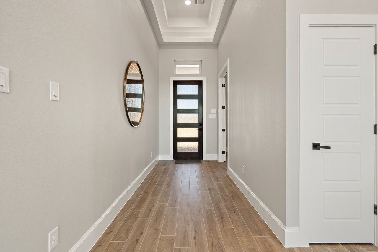 1607 Pebble Beach Ln - Photo 4 of 34