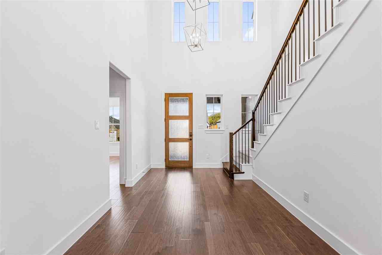 7129 Aves St - Photo 3 of 23