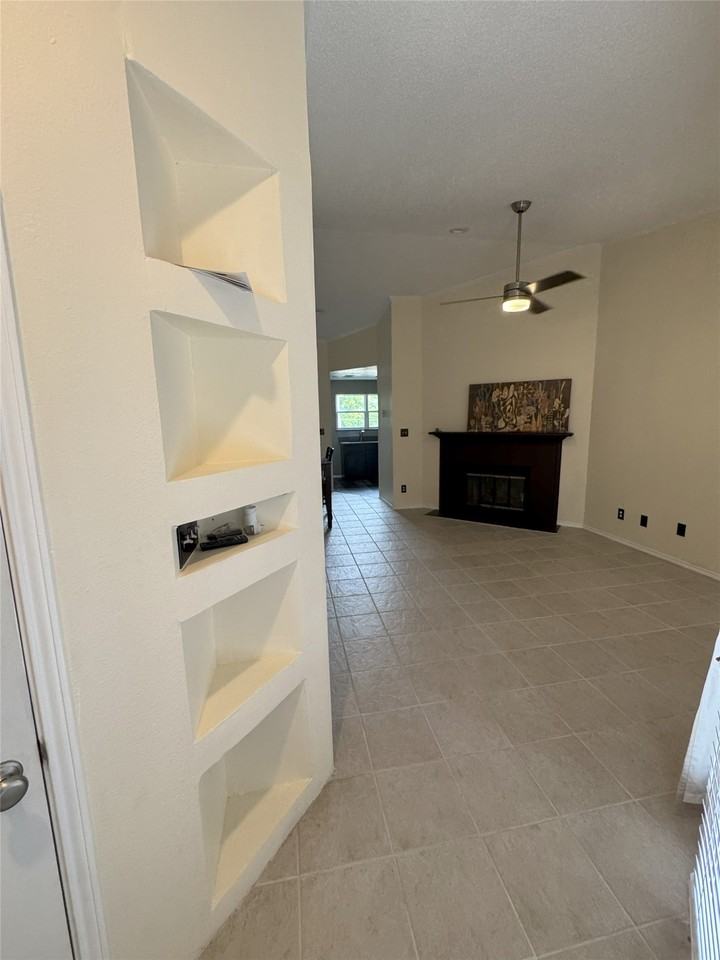 2736 Silver Creek Dr #223 - Photo 5 of 26
