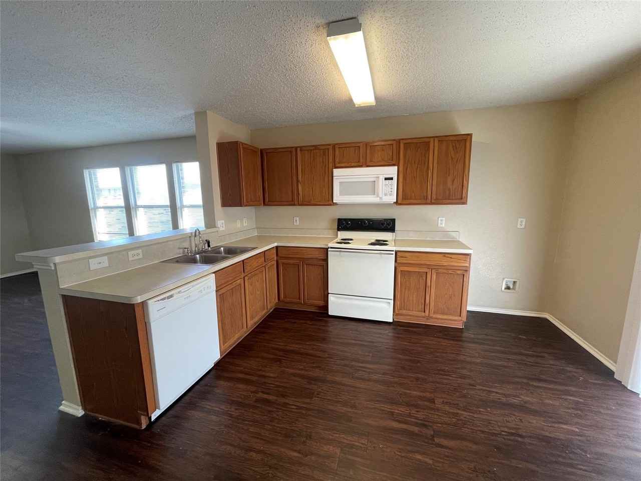 1123 Singletree Dr - Photo 4 of 10