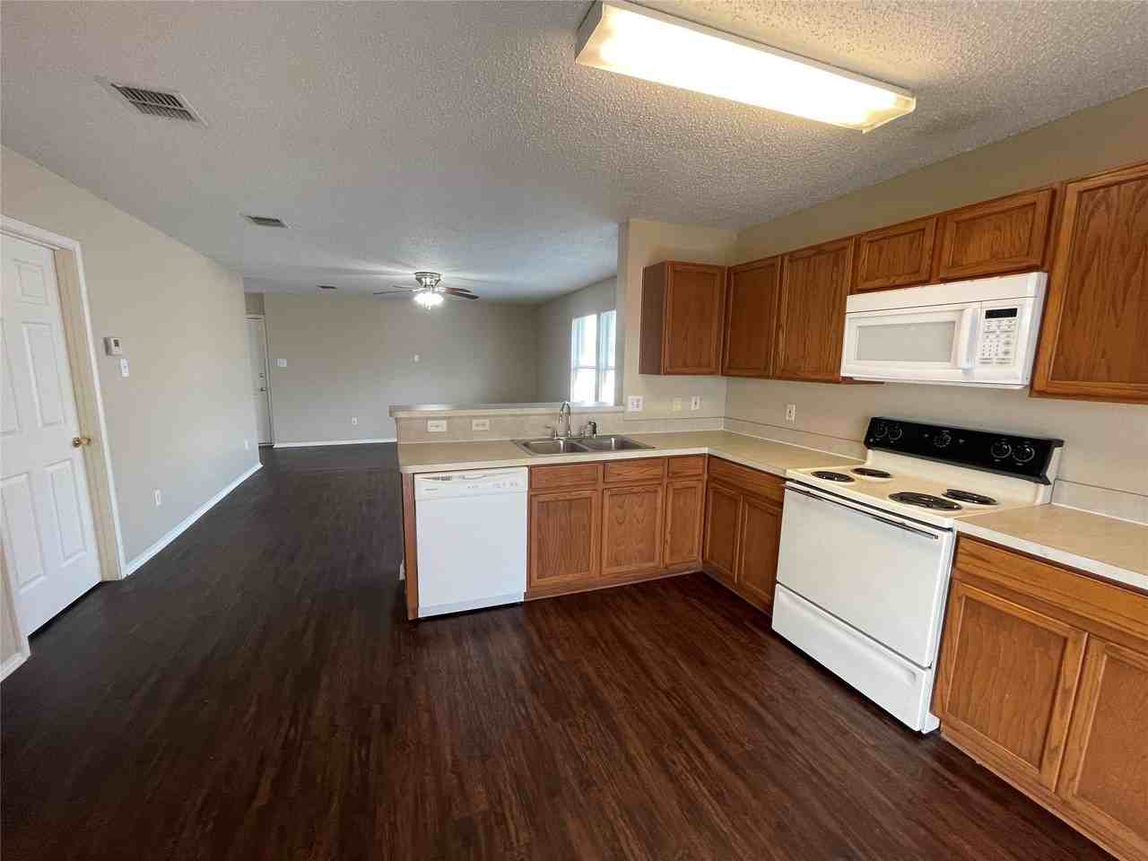 1123 Singletree Dr - Photo 5 of 10