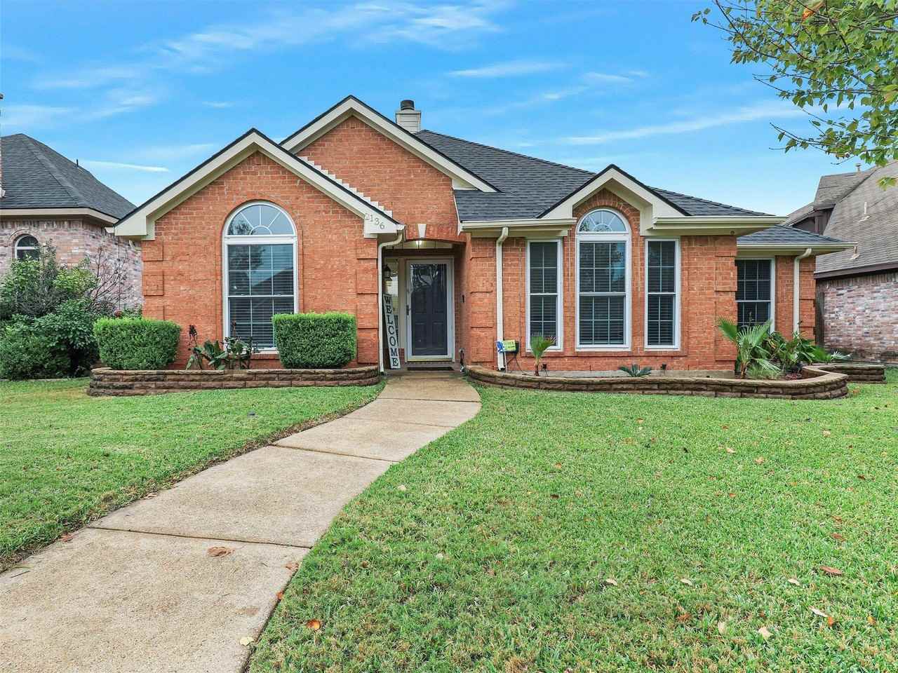 2136 Walden Pl - Photo 2 of 25