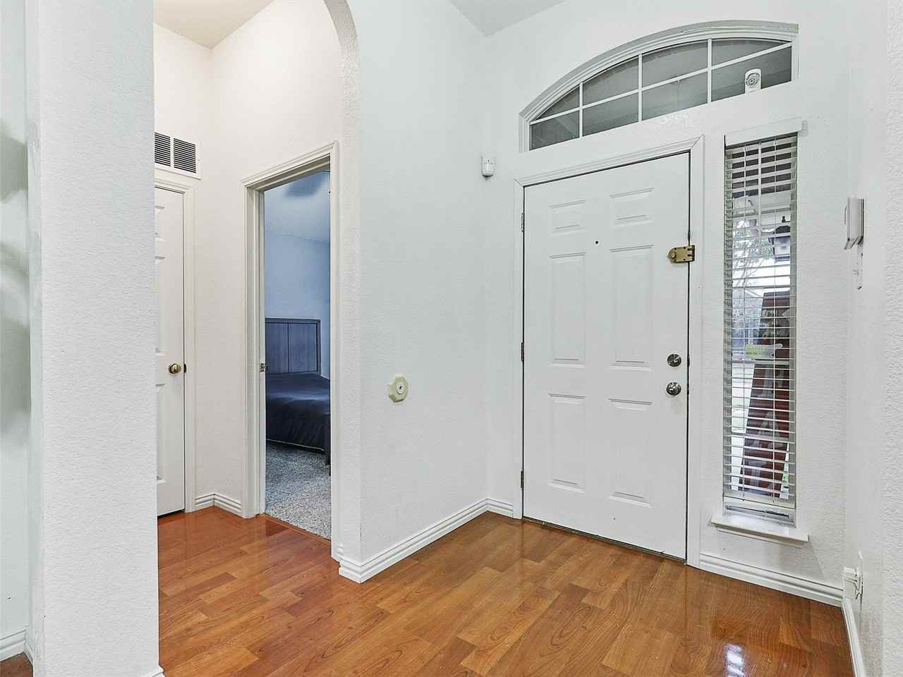 2136 Walden Pl - Photo 3 of 25