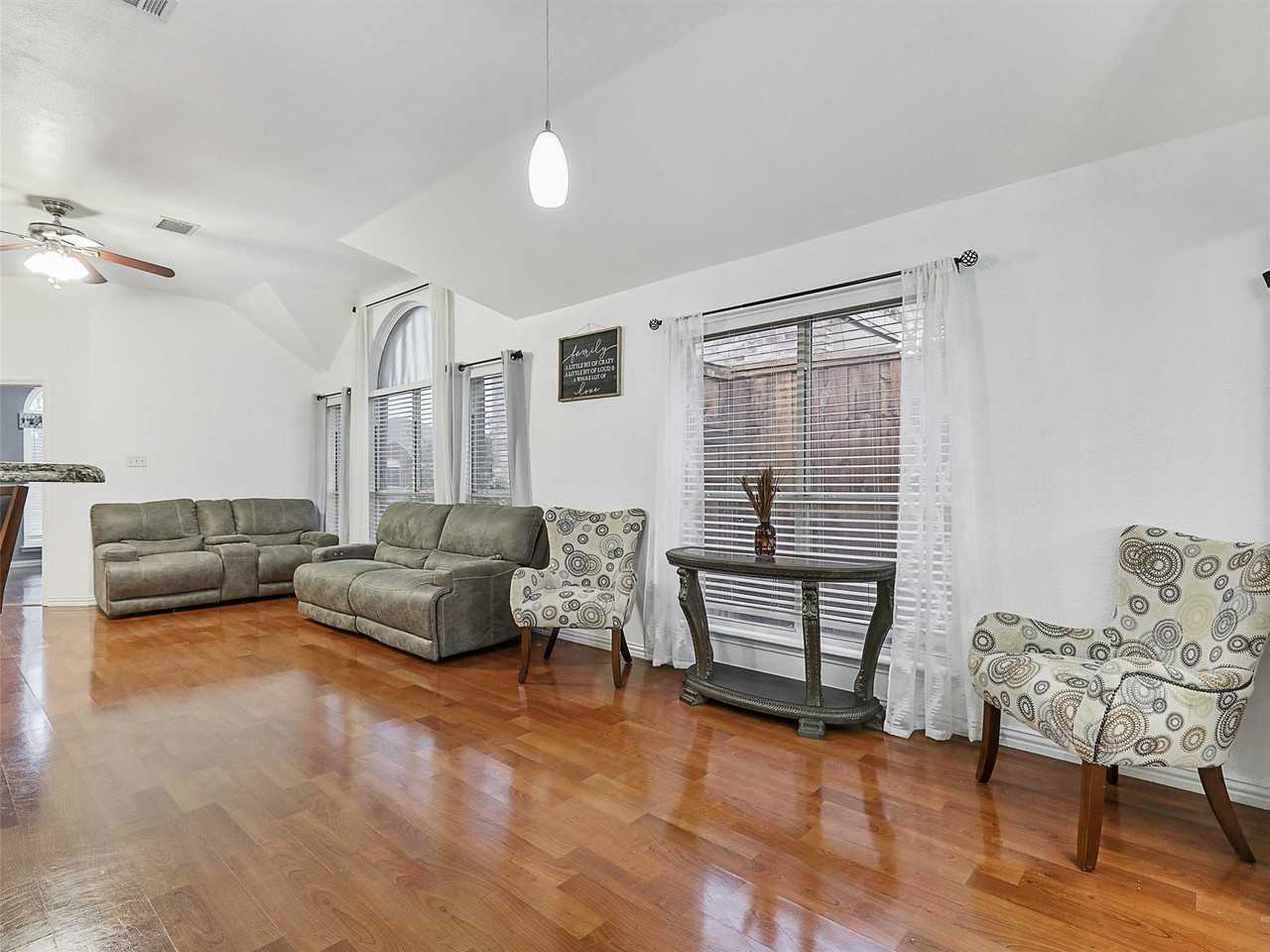 2136 Walden Pl - Photo 4 of 25