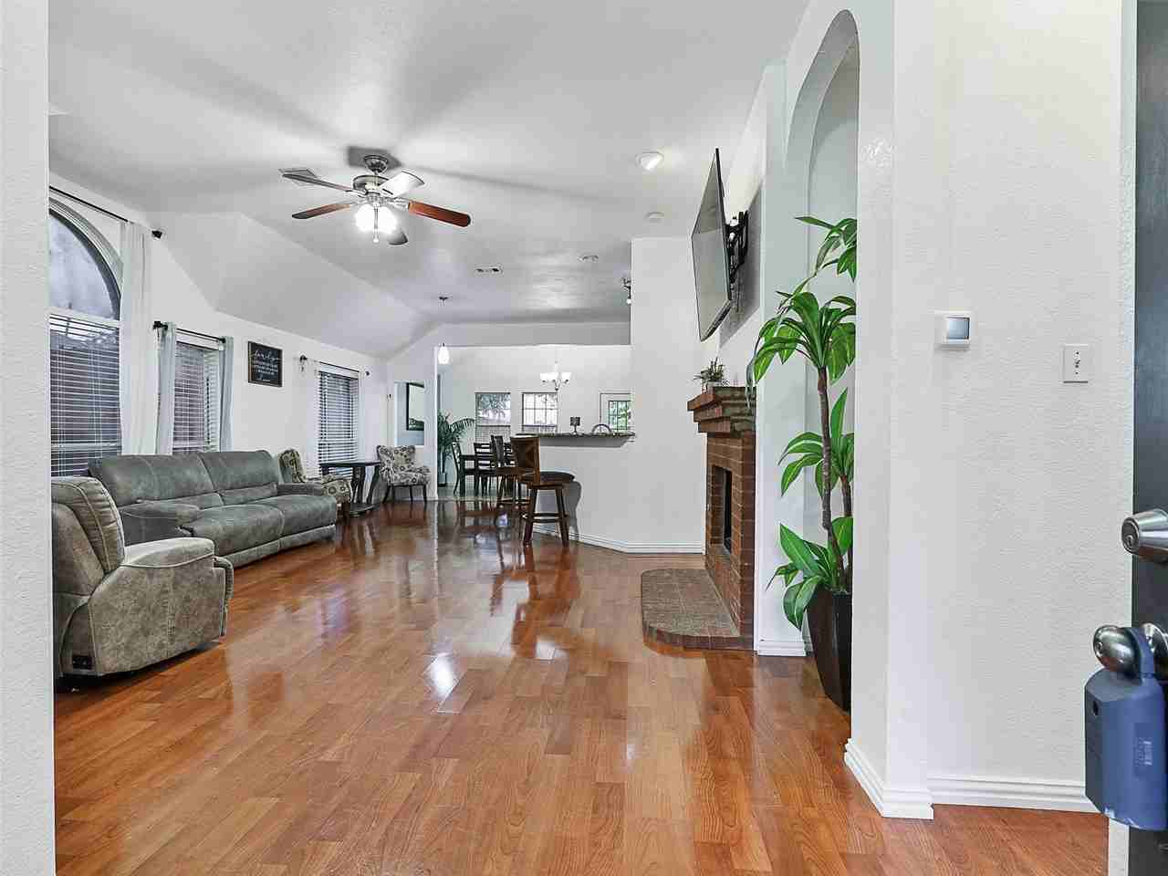 2136 Walden Pl - Photo 5 of 25