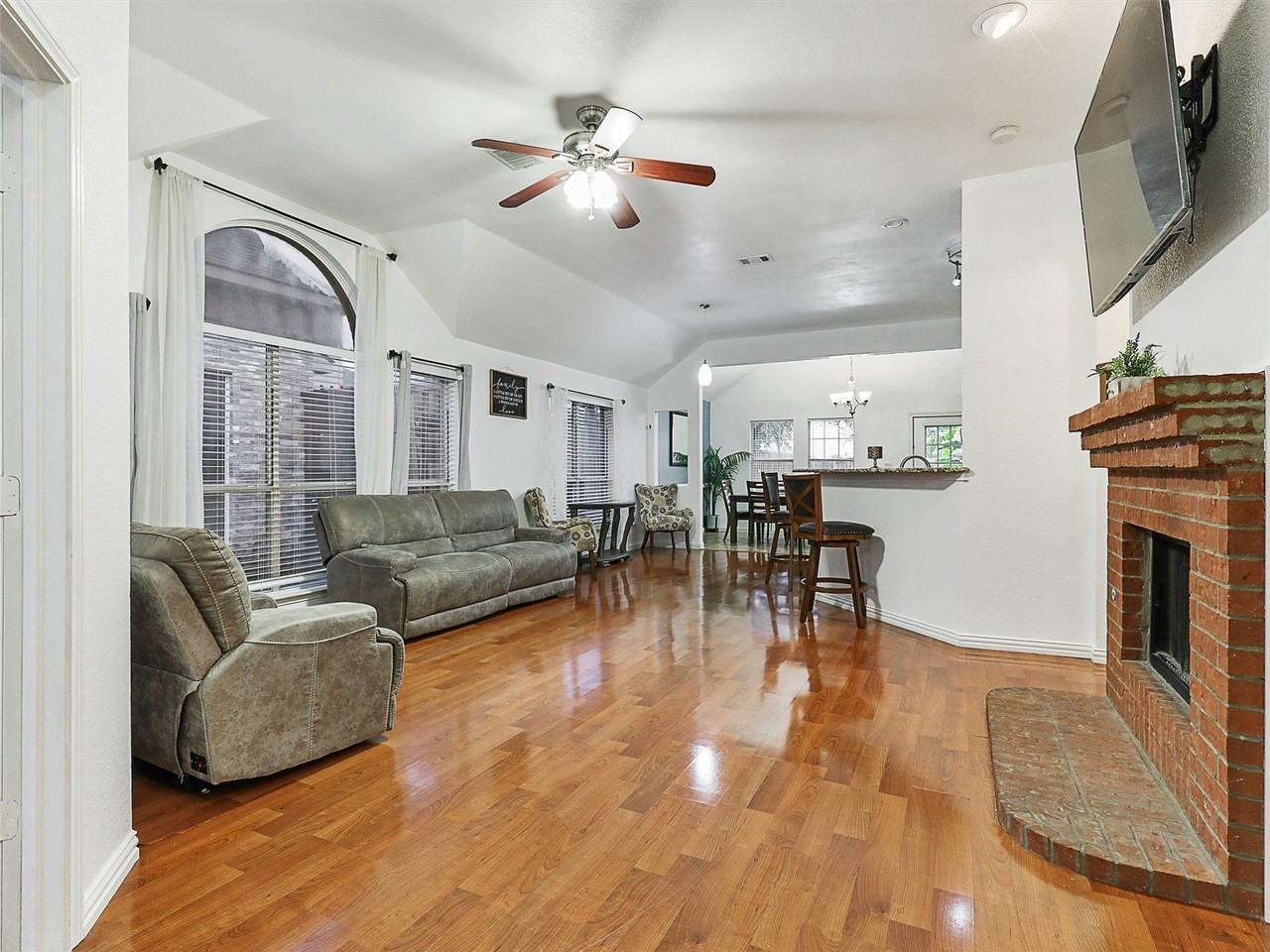 2136 Walden Pl - Photo 7 of 25