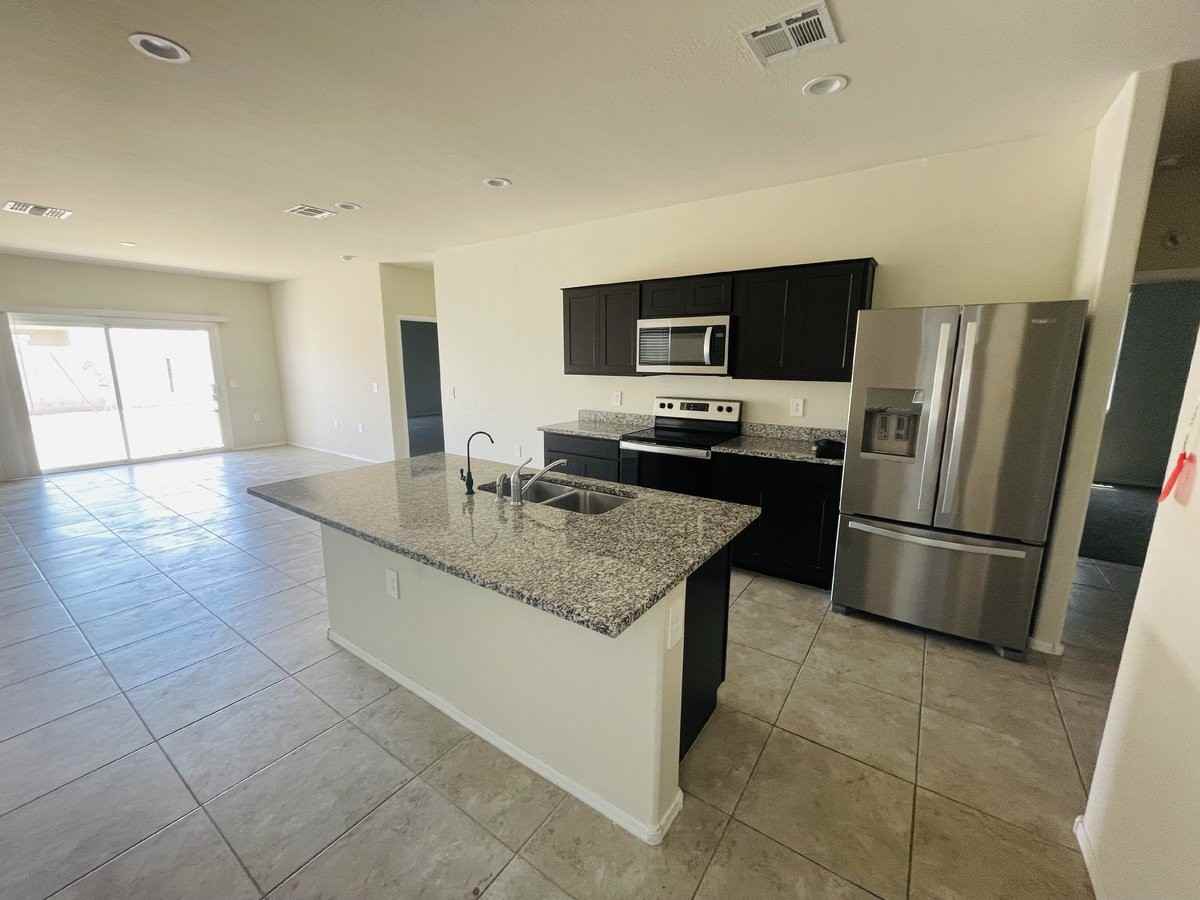 35433 W San Alvarez Ave - Photo 3 of 15