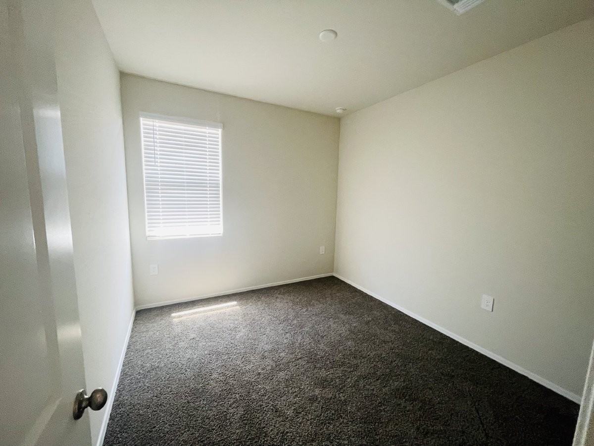 35433 W San Alvarez Ave - Photo 4 of 15