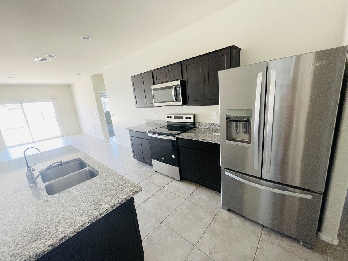 35433 W San Alvarez Ave - Photo 5 of 15