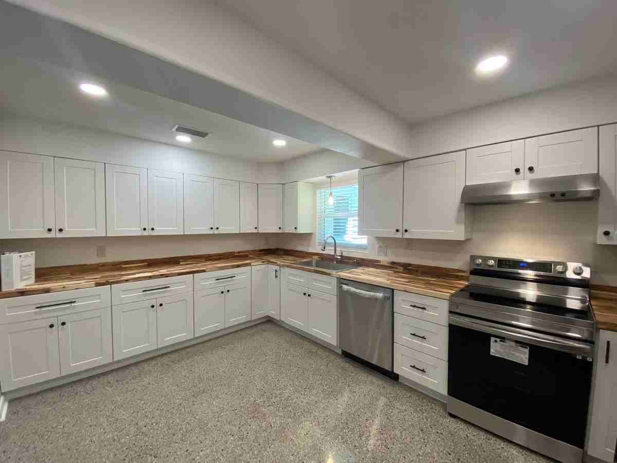 400 Argyle Ct - Photo 4 of 50