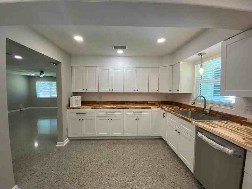 400 Argyle Ct - Photo 5 of 50