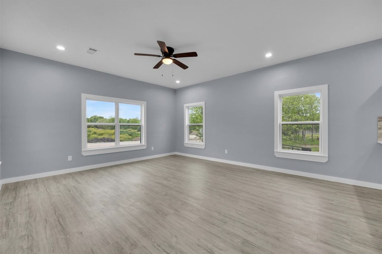 409 N Dallas St - Photo 6 of 26