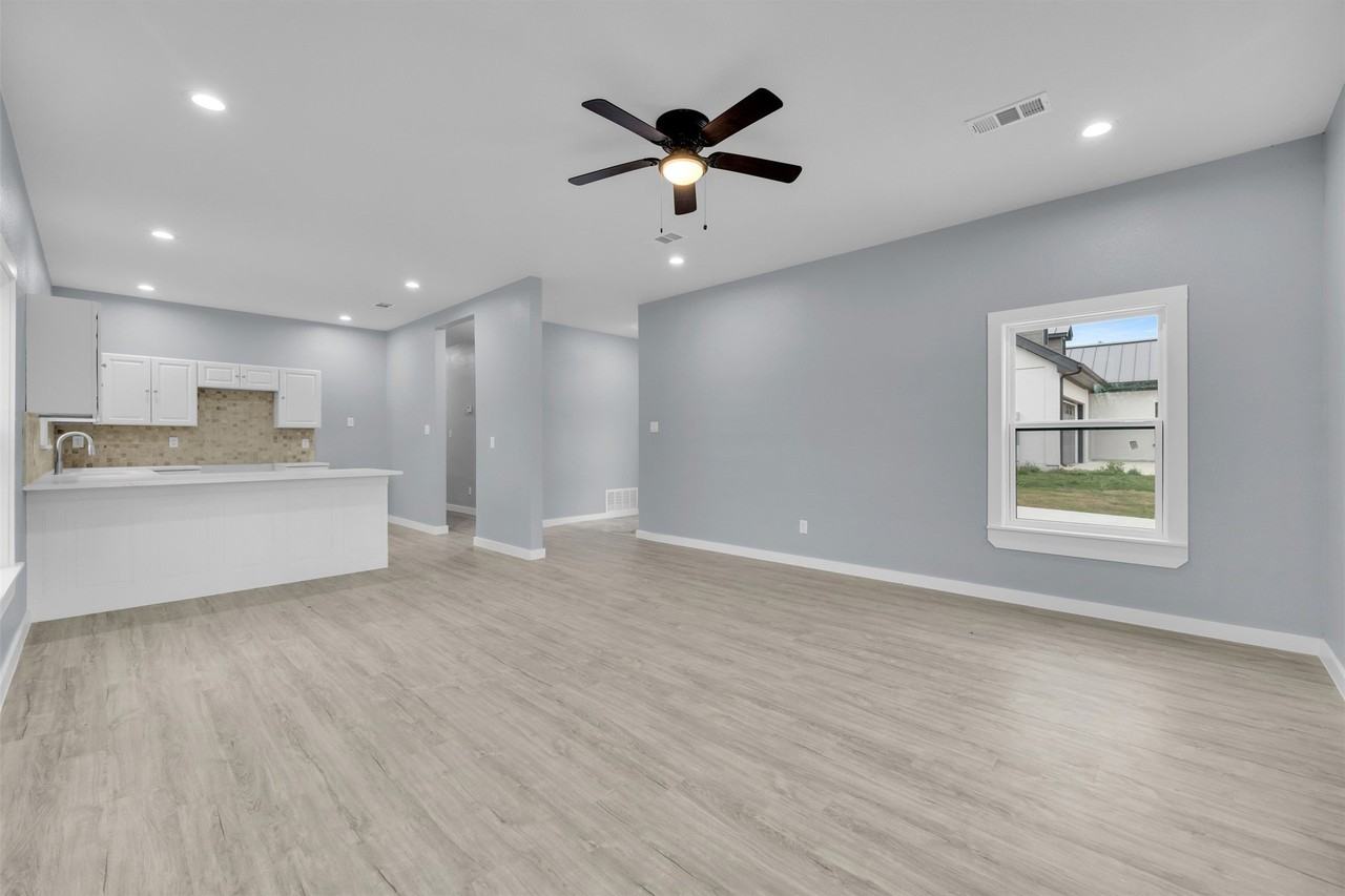 409 N Dallas St - Photo 7 of 26