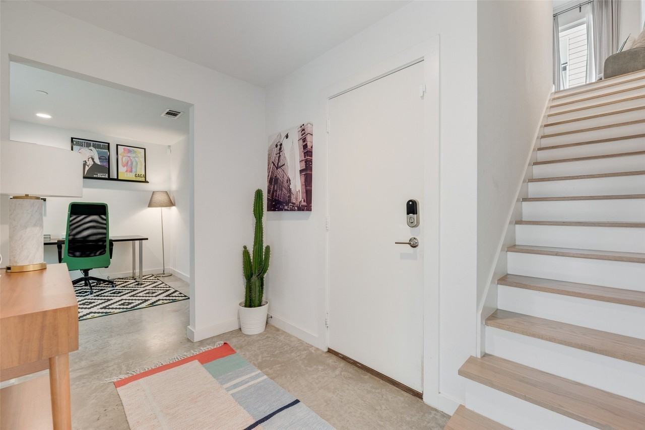 4705 Bryan St #302 - Photo 3 of 28