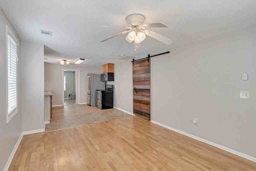 2025 Eppinger St - Photo 4 of 20
