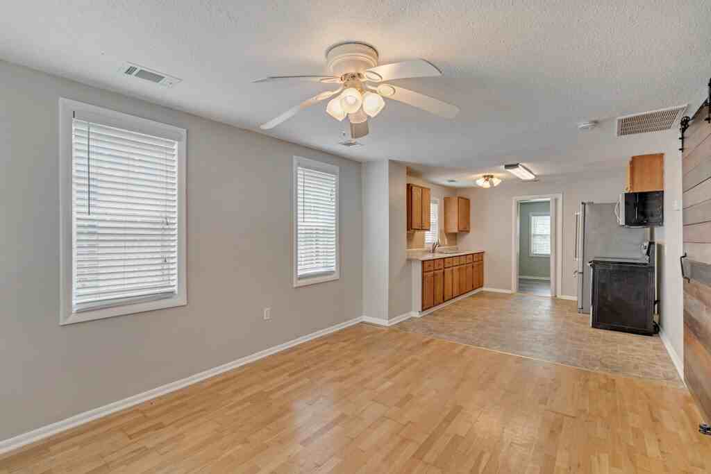 2025 Eppinger St - Photo 5 of 20