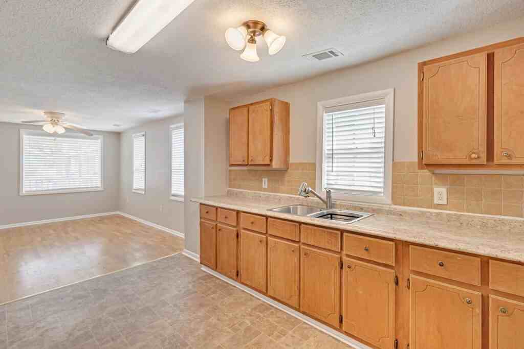 2025 Eppinger St - Photo 6 of 20