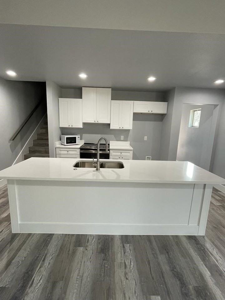 401 W Elm St - Photo 4 of 13
