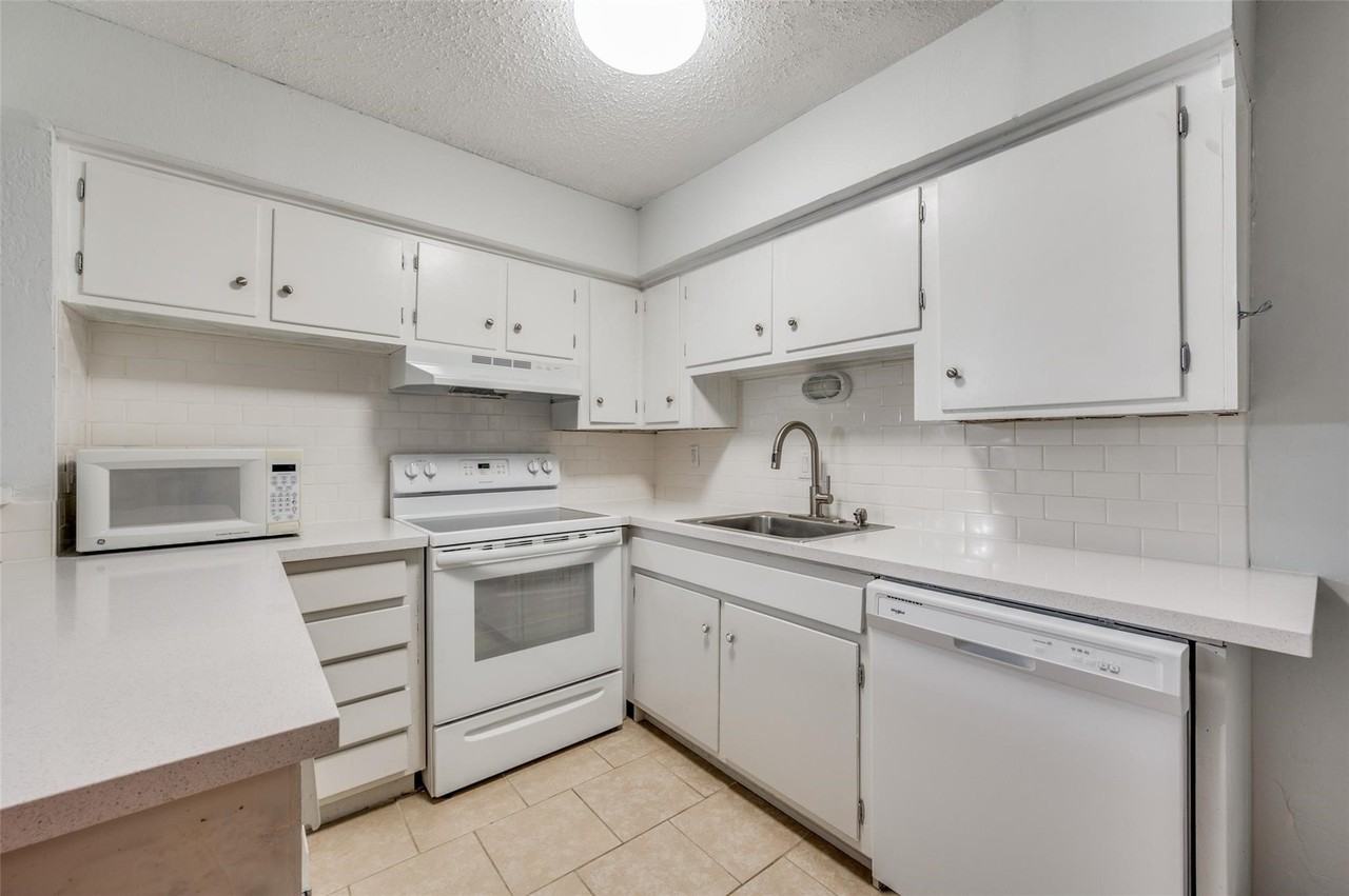 5323 Fleetwood Oaks Ave #156 - Photo 3 of 9
