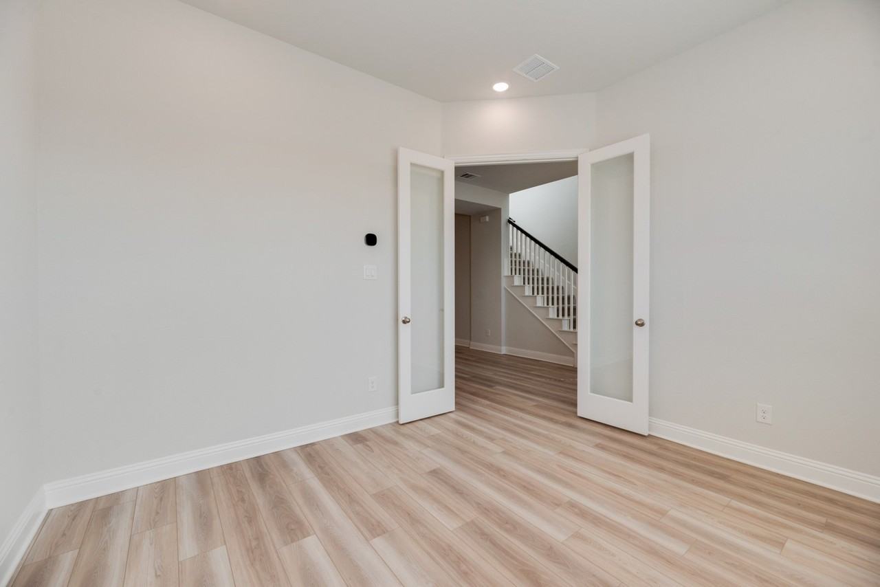 7009 Sunset Blvd - Photo 6 of 35