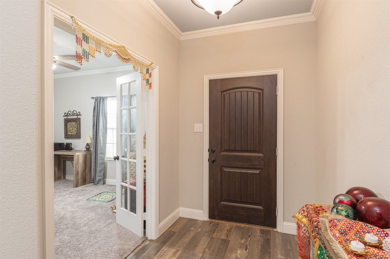 627 Redwood Dr - Photo 4 of 26